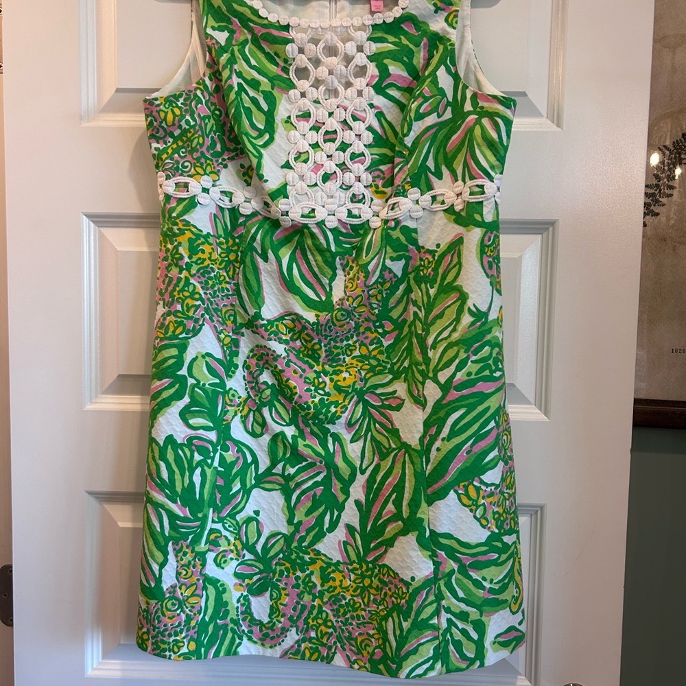 Lilly Pulitzers Iconic Shift in Lilly Green, Pink, White, w/a bit of Yellow!🌺